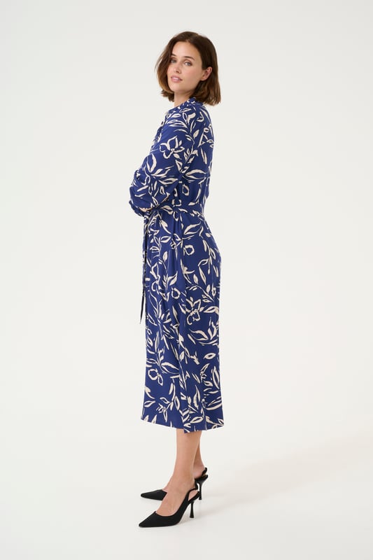 Regular fit,Midi lengte,3/4 mouwen  Fijne was 30°, niet bleken, niet in de droger drogen, Liggend laten drogen in de schaduw, koud strijken max. 110° C, Chemisch laten reinigen.  100% Viscose (LENZING™ ECOVERO™)