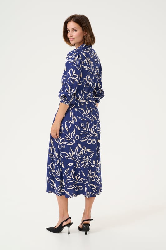 Regular fit,Midi lengte,3/4 mouwen  Fijne was 30°, niet bleken, niet in de droger drogen, Liggend laten drogen in de schaduw, koud strijken max. 110° C, Chemisch laten reinigen.  100% Viscose (LENZING™ ECOVERO™)