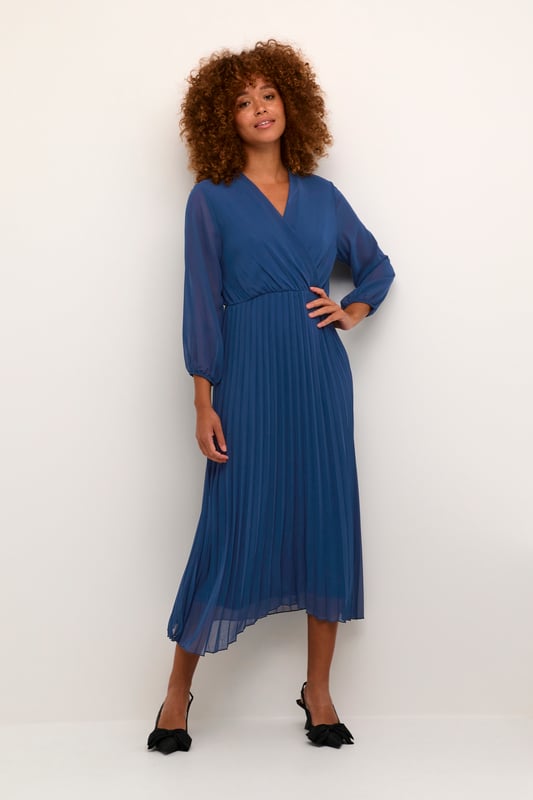 Feminine,Midi lengte,3/4 mouwen  Fijne was 30°, niet bleken, niet in de droger drogen, Liggend laten drogen., koud strijken max. 110° C, Droogreiniging  100% Polyester