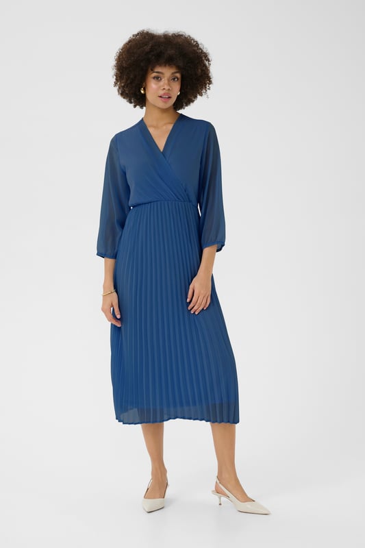 Feminine,Midi lengte,3/4 mouwen  Fijne was 30°, niet bleken, niet in de droger drogen, Liggend laten drogen., koud strijken max. 110° C, Droogreiniging  100% Polyester