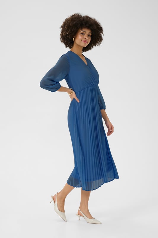 Feminine,Midi lengte,3/4 mouwen  Fijne was 30°, niet bleken, niet in de droger drogen, Liggend laten drogen., koud strijken max. 110° C, Droogreiniging  100% Polyester