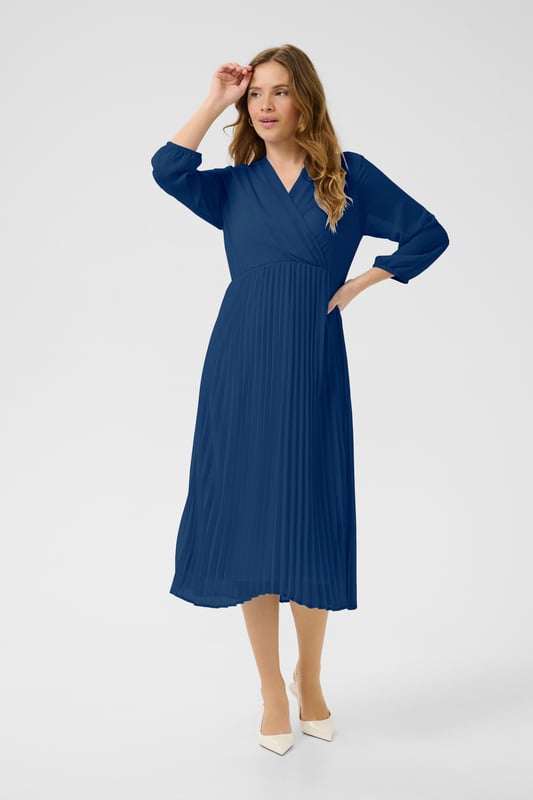 Feminine,Midi lengte,3/4 mouwen  Fijne was 30°, niet bleken, niet in de droger drogen, Liggend laten drogen., koud strijken max. 110° C, Droogreiniging  100% Polyester