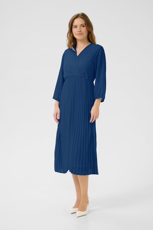 Feminine,Midi lengte,3/4 mouwen  Fijne was 30°, niet bleken, niet in de droger drogen, Liggend laten drogen., koud strijken max. 110° C, Droogreiniging  100% Polyester