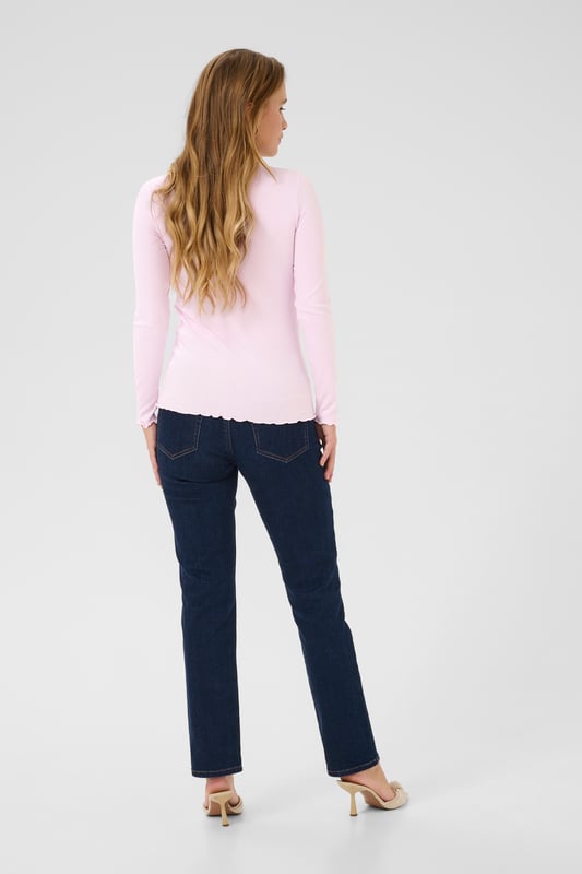 Slim fit,Lange mouwen  Fijne was 30°, niet bleken, niet in de droger drogen, Druipnat ophangen, koud strijken max. 110° C, Niet droog reinigen  96% Viscose,4% Elastaan
