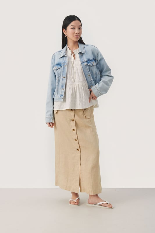Gerade Passform,Ärmellos  Schonwäsche 30°, Nicht bleichen, Nicht im Trockner trocknen, Tropnass aufhängen im Schatten, Warm bügeln max. 150° C, Nicht trockenreinigen  80% Polyester (Recycelt),18% Polyester,2% Elasthan
