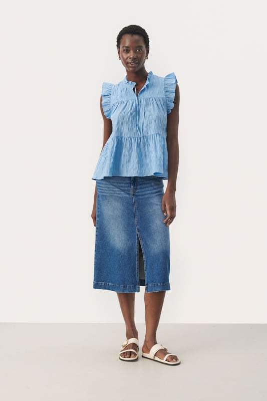 Gerade Passform,Ärmellos  Schonwäsche 30°, Nicht bleichen, Nicht im Trockner trocknen, Tropnass aufhängen im Schatten, Warm bügeln max. 150° C, Nicht trockenreinigen  80% Polyester (Recycelt),18% Polyester,2% Elasthan