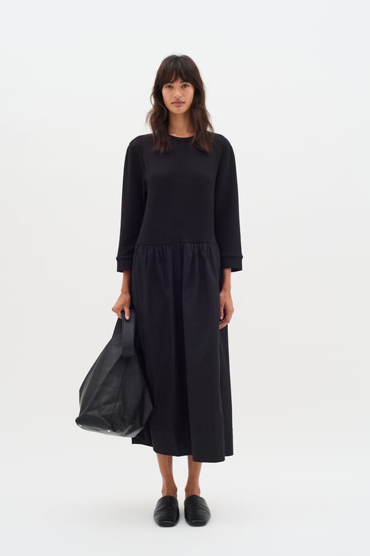 Relaxed fit,Enkel lengte,3/4 mouwen  Fijne was 30°, niet bleken, niet in de droger drogen, Liggend laten drogen., koud strijken max. 110° C, Droogreiniging  51% Modal (TENCEL™),42% Polyester,7% Elastaan