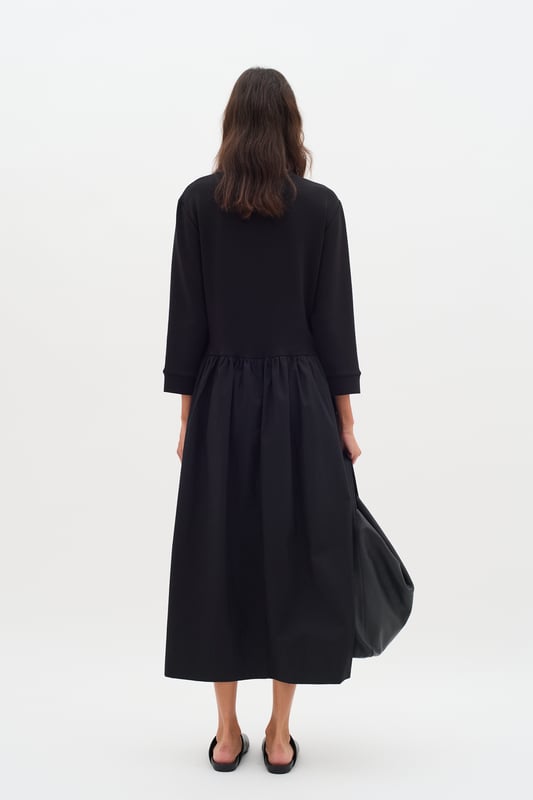 Relaxed fit,Enkel lengte,3/4 mouwen  Fijne was 30°, niet bleken, niet in de droger drogen, Liggend laten drogen., koud strijken max. 110° C, Droogreiniging  51% Modal (TENCEL™),42% Polyester,7% Elastaan