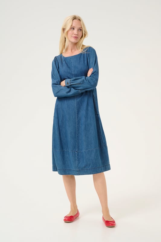 Casual fit,Net onder de knie,Lange mouwen  Wassen op 40°, niet bleken, niet in de droger drogen, Druipnat ophangen in de schaduw, warm strijken max. 150° C, Chemisch laten reinigen.  90% Katoen,10% Lyocell