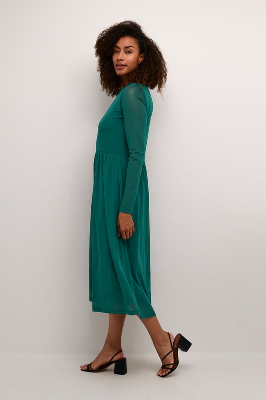 Feminine,Midi-Länge,Lange Ärmel  Schonwäsche 30°, Nicht bleichen, Nicht im Trockner trocknen, Liegend trocken., Kalt bügeln max. 110° C, Nicht trockenreinigen  95% Polyester,5% Elasthan
