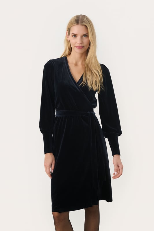 Regular fit,Net onder de knie,Lange mouwen  Fijne was 30°, niet bleken, niet in de droger drogen, Liggend laten drogen., koud strijken max. 110° C, Droogreiniging  60% Polyester,35% Polyester (Gerecycled),5% Elastaan