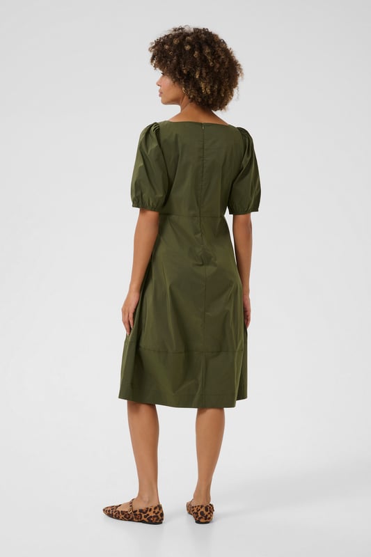 Casual fit,Onder de knie,Korte mouwen  Fijne was 30°, niet bleken, niet in de droger drogen, Liggend laten drogen., koud strijken max. 110° C, Droogreiniging  65% Katoen,33% Polyester,2% Elastaan