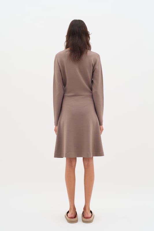 Feminine Form,Unterhalb des Knies,Lange Ärmel  Schonwäsche 30°, Nicht bleichen, Nicht im Trockner trocknen, Liegend trocken., Kalt bügeln max. 110° C, Trockenreinigung  51% Modal (TENCEL™),42% Polyester,7% Elasthan