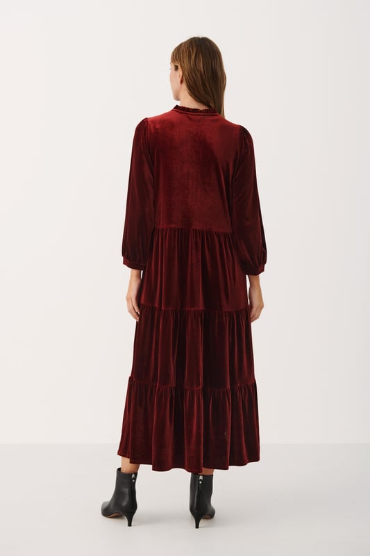 Relaxed fit,Midi-Länge,3/4 Ärmel  Schonwäsche 30°, Nicht bleichen, Nicht im Trockner trocknen, Liegend trocken., Kalt bügeln max. 110° C, Trockenreinigung  60% Polyester,35% Polyester (Recycelt),5% Elasthan