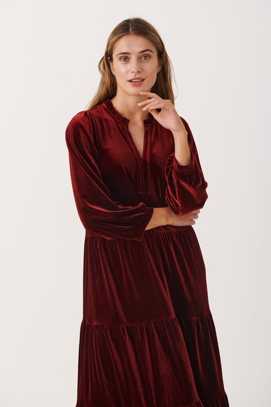 Relaxed fit,Midi-Länge,3/4 Ärmel  Schonwäsche 30°, Nicht bleichen, Nicht im Trockner trocknen, Liegend trocken., Kalt bügeln max. 110° C, Trockenreinigung  60% Polyester,35% Polyester (Recycelt),5% Elasthan
