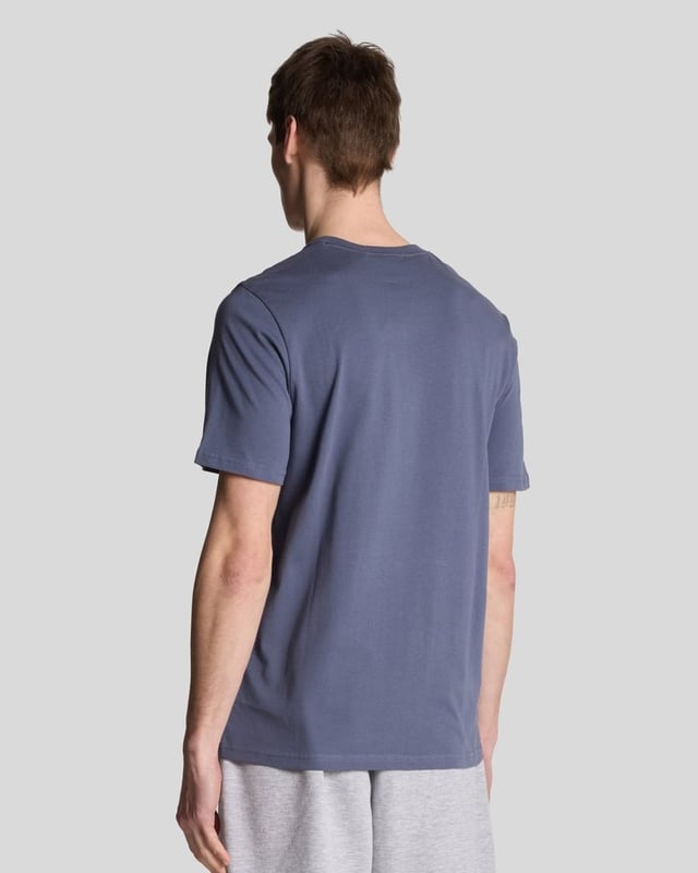 The Lyle & Scott Pocket T-shirt is our classic 100% BCI cotton tee with an added breast pocket. It's simplicity itself.
- 100% BCI cotton- 190 gsm single jersey fabric- Set-in sleeves- Stitched sleeves and hem- Superior cut