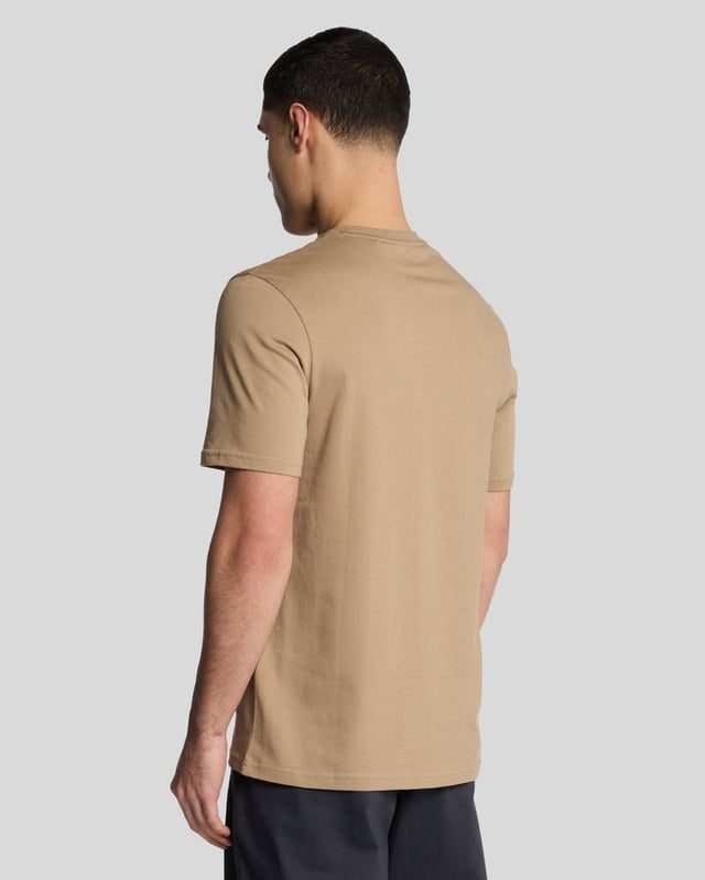 The Lyle & Scott Pocket T-shirt is our classic 100% BCI cotton tee with an added breast pocket. It's simplicity itself.
- 100% BCI cotton- 190 gsm single jersey fabric- Set-in sleeves- Stitched sleeves and hem- Superior cut