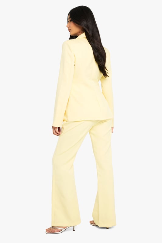 Trousers are a more sophisticated alternative to skinniesTrousers take on a realxed silhouette for the new season, with sports tailoring setting the trends and the wide leg one to watch. Pick printed palazzo pants for a dramatic day time look and tone down with a basic tee, or go for androgynous appeal in tapered man pants and wear with worn-in trainers for a trend-led twist.