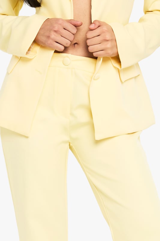 Trousers are a more sophisticated alternative to skinniesTrousers take on a realxed silhouette for the new season, with sports tailoring setting the trends and the wide leg one to watch. Pick printed palazzo pants for a dramatic day time look and tone down with a basic tee, or go for androgynous appeal in tapered man pants and wear with worn-in trainers for a trend-led twist.