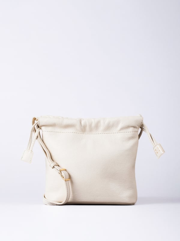 The Eskrigg Leather Drawstring Cross Body Bag combines contemporary style with compact practicality, making it the perfect everyday companion.
Crafted from luxurious real leather, this bag is designed for hands-free convenience with an adjustable cross-body strap for a tailored fit. The elegant drawstring closure, enhanced by a magnetic dot fastening, adds a touch of modern charm while keeping your essentials secure.
Inside, a fabric lining, zip pocket, and slip pocket provide thoughtful organization for smaller items. Compact yet versatile, this stylish cross-body bag is a sleek addition to the Eskrigg collection.