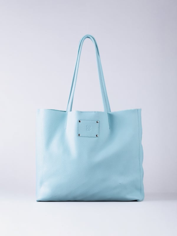 For relaxed leather luxury, look no further than the Tarn Bucket Bag in pretty turquoise. This spacious tote style bag will effortlessly take you through the working week into the weekend with plenty of room for a laptop and notebooks or shopping if you&rsquo;re hitting the high street.
Crafted from real leather in a contemporary slouchy design, this bucket bag is fitted with a popper fastened top and conceals a handy inner cloth bag with zip top opening to keep your valuables extra safe. This cloth bag is securely clipped to a leather strap and is removable for ultimate versatility.