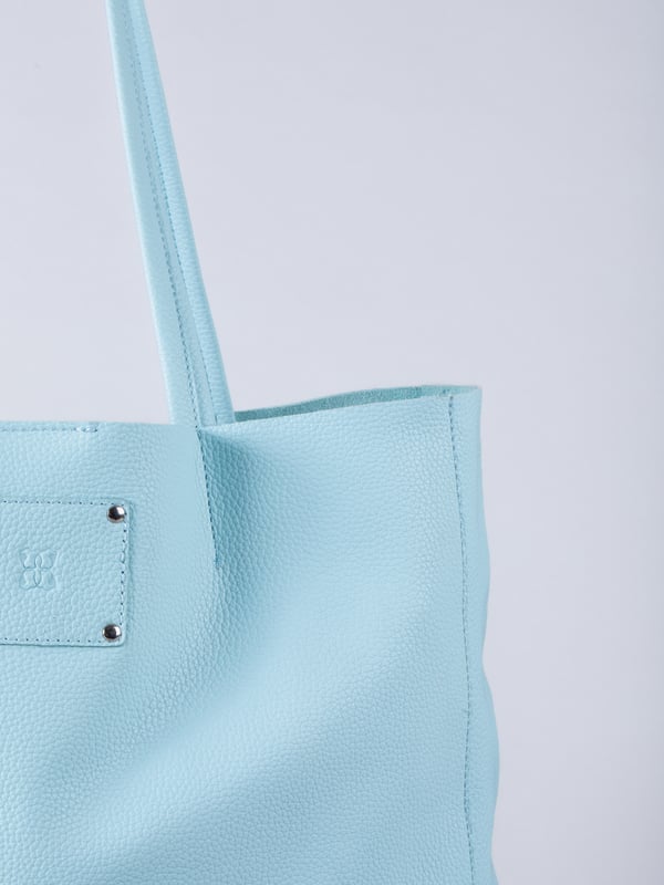 For relaxed leather luxury, look no further than the Tarn Bucket Bag in pretty turquoise. This spacious tote style bag will effortlessly take you through the working week into the weekend with plenty of room for a laptop and notebooks or shopping if you&rsquo;re hitting the high street.
Crafted from real leather in a contemporary slouchy design, this bucket bag is fitted with a popper fastened top and conceals a handy inner cloth bag with zip top opening to keep your valuables extra safe. This cloth bag is securely clipped to a leather strap and is removable for ultimate versatility.