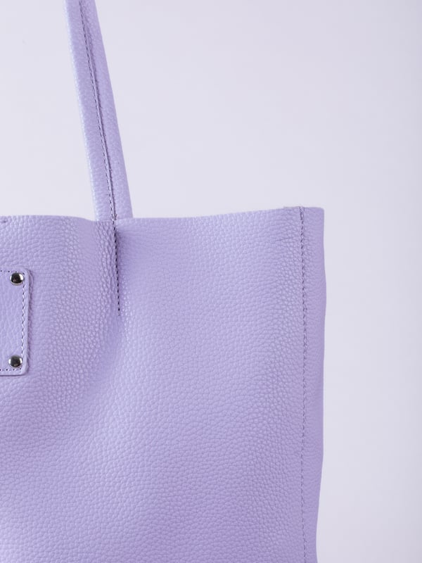 For relaxed leather luxury, look no further than the Tarn Bucket Bag in soft lilac. This spacious tote style bag will effortlessly take you through the working week into the weekend with plenty of room for a laptop and notebooks or shopping if you&rsquo;re hitting the high street.
Crafted from real leather in a contemporary slouchy design, this bucket bag is fitted with a popper fastened top and conceals a handy inner cloth bag with zip top opening to keep your valuables extra safe. This cloth bag is securely clipped to a leather strap and is removable for ultimate versatility.