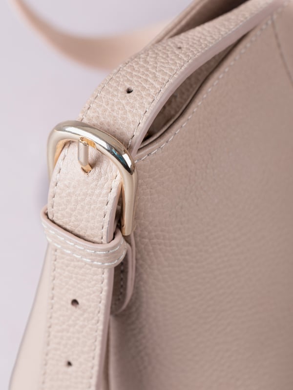 The Langdale cross body is the epitome of sleek sophistication, combining minimalist design with everyday practicality.
Crafted from supple real leather, this compact yet spacious bag boasts a clean silhouette that enhances its refined appeal. The adjustable cross-body strap offers effortless versatility, while the zip-top closure keeps your belongings secure.
Thoughtfully designed, it features a rear slip pocket and interior zip and slip pockets to keep essentials organized. Accentuated with gold-tone hardware and subtle foil branding, the Langdale is lined with ribbed fabric for an added touch of elegance.
Perfect for complementing both casual and formal looks, this bag is a timeless addition to your wardrobe.