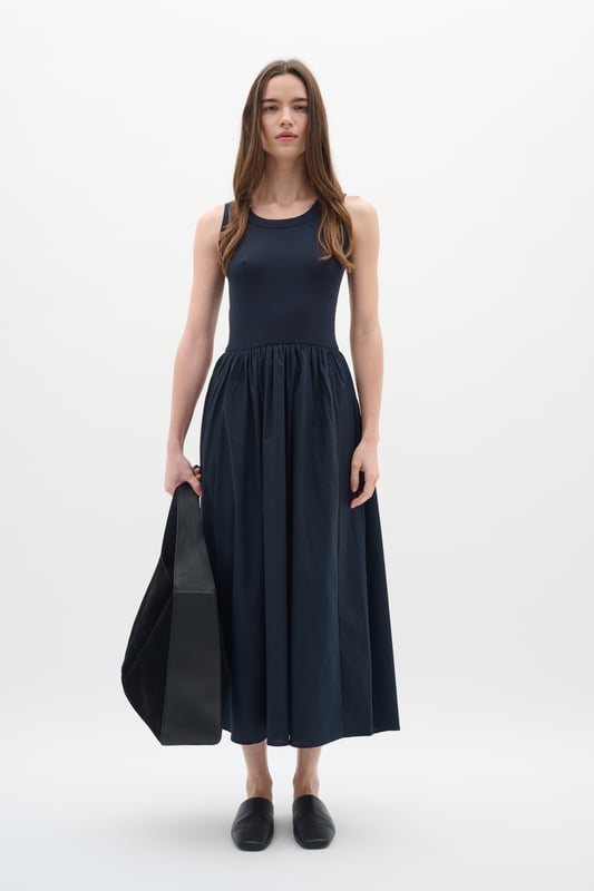 Slim fit,Hohe Taille,Knöchellänge,Ärmellos  Schonwäsche 30°, Nicht bleichen, Nicht im Trockner trocknen, Tropnass aufhängen, Kalt bügeln max. 110° C, Nicht trockenreinigen  100% Baumwolle