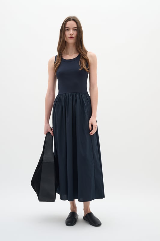 Slim fit,Hohe Taille,Knöchellänge,Ärmellos  Schonwäsche 30°, Nicht bleichen, Nicht im Trockner trocknen, Tropnass aufhängen, Kalt bügeln max. 110° C, Nicht trockenreinigen  100% Baumwolle