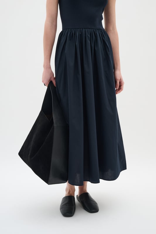 Slim fit,Hohe Taille,Knöchellänge,Ärmellos  Schonwäsche 30°, Nicht bleichen, Nicht im Trockner trocknen, Tropnass aufhängen, Kalt bügeln max. 110° C, Nicht trockenreinigen  100% Baumwolle