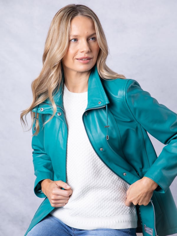 The Levens field jacket, crafted in sumptuously soft UK-sourced leather, is designed to protect you from the elements and keep you looking stylish.
This jacket features a funnel neck drawstring collar and front pockets, as well as a drawstring waist so it can be worn cinched in or left loose. Its longer length and centre zip fastening with added front placket provides added protection from the great British weather, and equally serves to flatter your form.