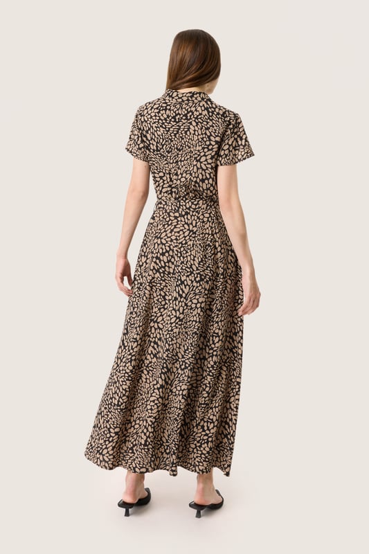 Feminine Form,Knöchellänge,Kurzarm  Schonwäsche 30°, Nicht bleichen, Nicht im Trockner trocknen, Tropnass aufhängen im Schatten, Kalt bügeln max. 110° C, Trockenreinigung  100% Viskose (LENZING™ ECOVERO™)