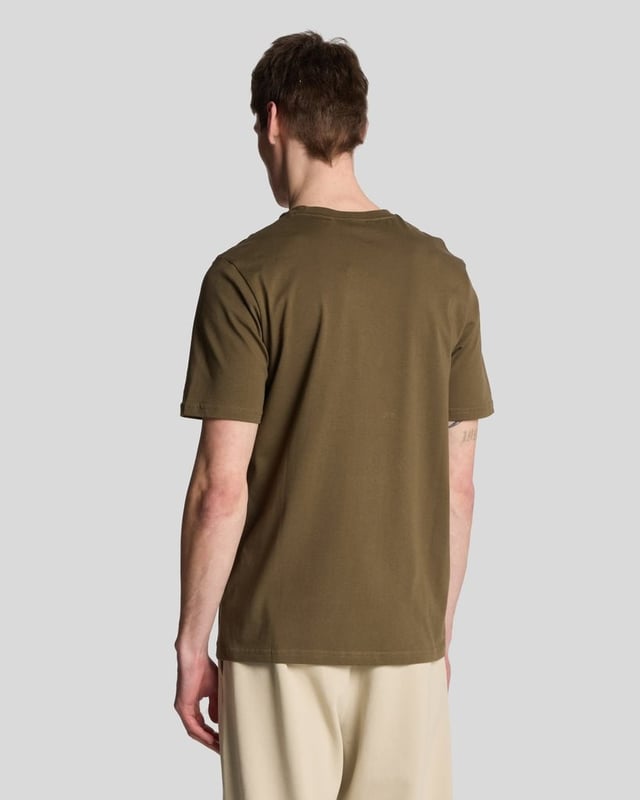 The Lyle & Scott Pocket T-shirt is our classic 100% BCI cotton tee with an added breast pocket. It's simplicity itself.
- 100% BCI cotton- 190 gsm single jersey fabric- Set-in sleeves- Stitched sleeves and hem- Superior cut