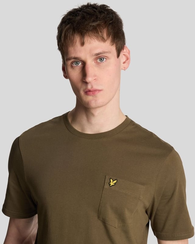 The Lyle & Scott Pocket T-shirt is our classic 100% BCI cotton tee with an added breast pocket. It's simplicity itself.
- 100% BCI cotton- 190 gsm single jersey fabric- Set-in sleeves- Stitched sleeves and hem- Superior cut
