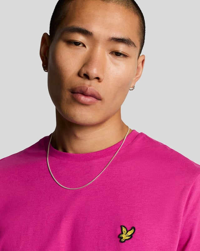 Our plain T-shirts are a favourite among our customers, so we strive to make them better every season. This one is woven from soft cotton jersey and features a round neck and short sleeves. - Round neck 
- Short sleeves 
- Composition: 100% cotton