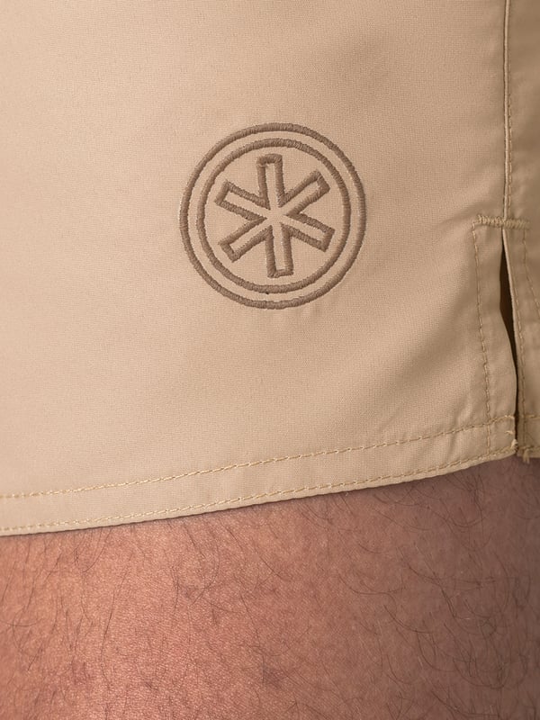 De Zwembroeken van Muchachomalo zitten als gegoten en zijn gemaakt van hoogwaardige materialen voor ultiem comfort en duurzaamheid. Met een elastische tailleband en verstelbare trekkoorden voor een perfecte pasvorm.