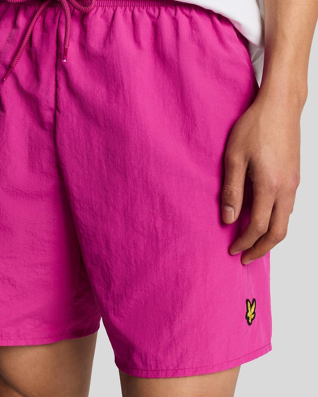 Finished with our signature Golden Eagle, these mesh-lined plain swim shorts, with fast-drying fabric, deliver the iconic Lyle & Scott style both in and out of the pool.
