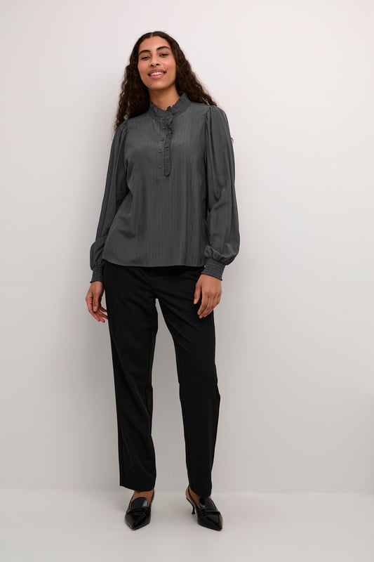Regular fit,Lange Ärmel    58% Polyester,42% Viskose