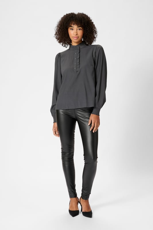 Regular fit,Lange Ärmel    58% Polyester,42% Viskose
