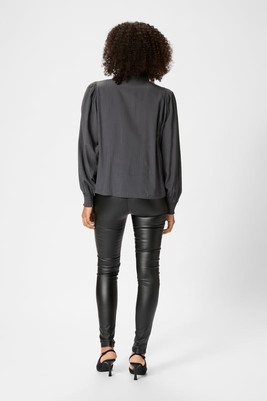 Regular fit,Lange Ärmel    58% Polyester,42% Viskose