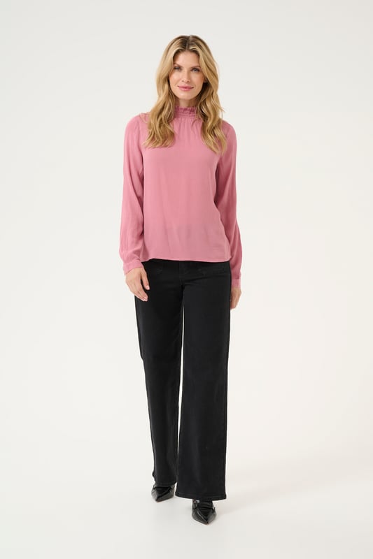Regular fit,Lange mouwen  Fijne was 30°, niet bleken, niet in de droger drogen, Liggend laten drogen in de schaduw, koud strijken max. 110° C, Droogreiniging  100% Viscose (LENZING™ ECOVERO™)