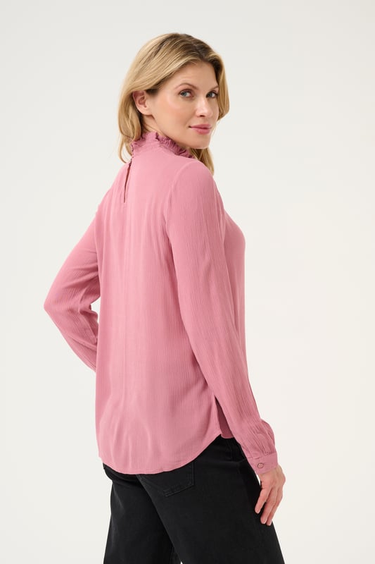 Regular fit,Lange mouwen  Fijne was 30°, niet bleken, niet in de droger drogen, Liggend laten drogen in de schaduw, koud strijken max. 110° C, Droogreiniging  100% Viscose (LENZING™ ECOVERO™)