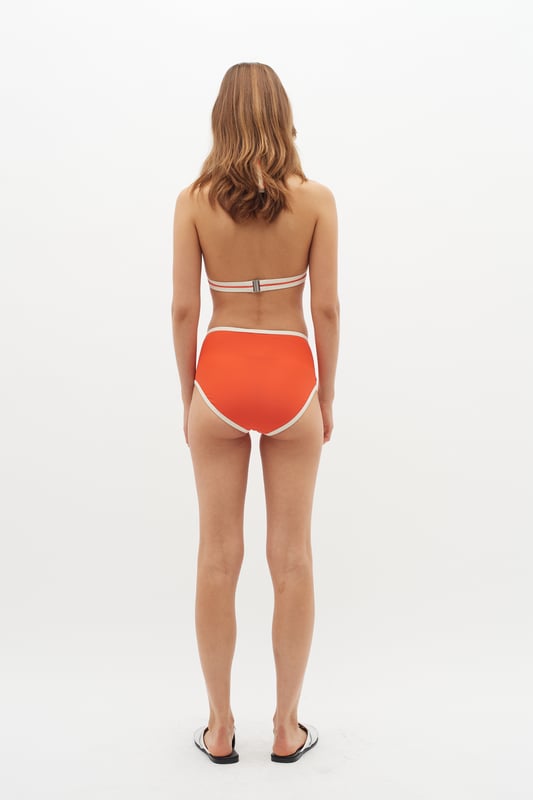 Tight fit  30° waschbar, Nicht bleichen, Nicht im Trockner trocknen, Liegend trocken., Nicht bügeln, Nicht trockenreinigen  82% Polyamid,18% Elasthan