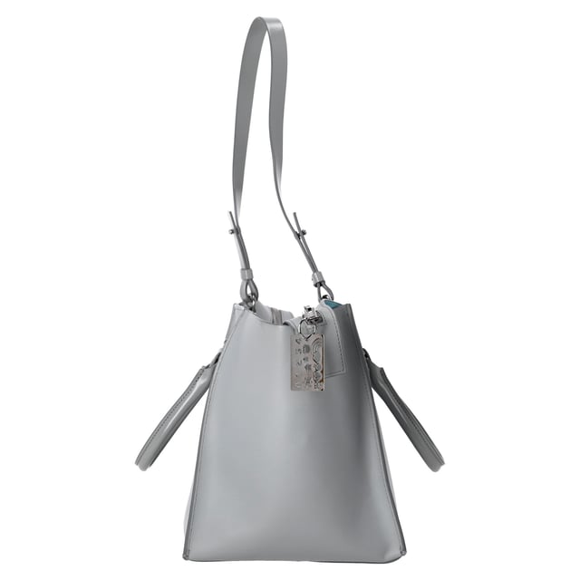 VINTAGE, RRP AS NEW
Add a touch of refined sophistication to your accessories collection with the Sophie Hulme Albion Shoulder Bag in luxurious grey leather. Known for its timeless design and impeccable craftsmanship, this bag features a structured silhouette that exudes both elegance and versatility. The soft grey leather is complemented by gold-tone hardware, creating a perfect balance of understated luxury. With its spacious interior and adjustable shoulder strap, the Albion bag offers both practicality and style, making it ideal for everyday use or special occasions. Whether paired with casual or formal outfits, this bag elevates any look with a sleek and modern finish.

 Sophie Hulme Albion Shoulder Bag in Grey Leather

Condition: Excellent
Signs of wear: No retail tag, No visible sign of wear., 
Packaging: None
Color: Grey
Material: Leather | leather
Size: One Size | One Size
Measurements: Width: 200; Height: 230; Length: 400; Handle drop: 330; Strap length: 620
SKU: TONPUDEBA451857W