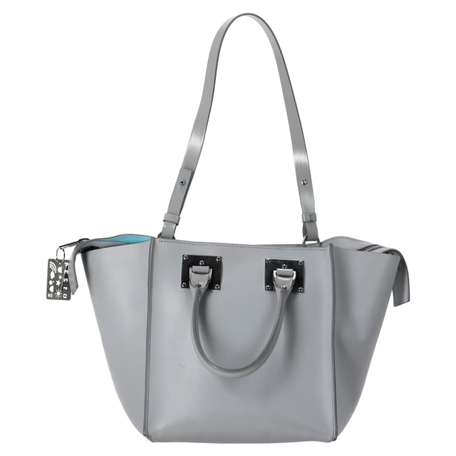 VINTAGE, RRP AS NEW
Add a touch of refined sophistication to your accessories collection with the Sophie Hulme Albion Shoulder Bag in luxurious grey leather. Known for its timeless design and impeccable craftsmanship, this bag features a structured silhouette that exudes both elegance and versatility. The soft grey leather is complemented by gold-tone hardware, creating a perfect balance of understated luxury. With its spacious interior and adjustable shoulder strap, the Albion bag offers both practicality and style, making it ideal for everyday use or special occasions. Whether paired with casual or formal outfits, this bag elevates any look with a sleek and modern finish.

 Sophie Hulme Albion Shoulder Bag in Grey Leather

Condition: Excellent
Signs of wear: No retail tag, No visible sign of wear., 
Packaging: None
Color: Grey
Material: Leather | leather
Size: One Size | One Size
Measurements: Width: 200; Height: 230; Length: 400; Handle drop: 330; Strap length: 620
SKU: TONPUDEBA451857W
