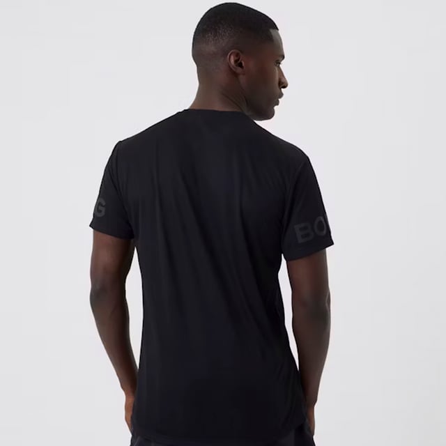 Borg Light T-shirt - Sustainable Performance Wear: Elevate your active wardrobe with the Björn Borg Borg Light T-shirt, designed for those who demand both style and sustainability. Crafted from 100% recycled polyester, this performance tee offers a regular fit and features a longer length, making it ideal for high-intensity workouts, especially those involving overhead movements. The T-shirt is quick-drying and includes iconic Borg branding on the sleeves, combining function and fashion effortlessly. Perfect for year-round use, this versatile T-shirt is available in a range of seasonal colors. Extra Product Details:. 100% Recycled Polyester Regular Fit with Longer length Quick-Drying Fabric Borg Print on Arms Round Neckline Machine Washable Ideal for All Seasons. This T-shirt is an essential addition to any fitness enthusiast's wardrobe, delivering performance while contributing to a more sustainable planet.