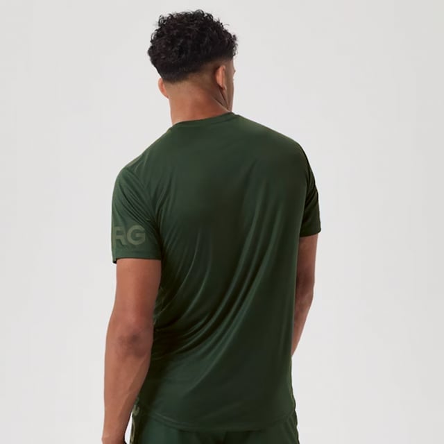 Borg Light T-shirt - Sustainable Performance Wear: Elevate your active wardrobe with the Björn Borg Borg Light T-shirt, designed for those who demand both style and sustainability. Crafted from 100% recycled polyester, this performance tee offers a regular fit and features a longer length, making it ideal for high-intensity workouts, especially those involving overhead movements. The T-shirt is quick-drying and includes iconic Borg branding on the sleeves, combining function and fashion effortlessly. Perfect for year-round use, this versatile T-shirt is available in a range of seasonal colors. Extra Product Details:. 100% Recycled Polyester Regular Fit with Longer length Quick-Drying Fabric Borg Print on Arms Round Neckline Machine Washable Ideal for All Seasons. This T-shirt is an essential addition to any fitness enthusiast's wardrobe, delivering performance while contributing to a more sustainable planet.
