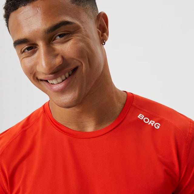 Borg Athletic T-shirt - High-Performance Activewear: Train in ultimate comfort with the Björn Borg Borg Athletic T-shirt, designed for peak performance. Made from lightweight, recycled polyester stretch, this T-shirt offers high moisture-wicking functionality and breathability, ensuring you stay dry and cool during intense workouts. It features a regular fit with strategically placed cutlines to minimize pressure on the shoulders and sides, making it ideal for all types of physical activity. Extra Product Details:. 93% Recycled Polyester, 7% Elastane Moisture-Wicking Fabric High Breathability Strategic Cutlines for Comfort Machine Washable. This T-shirt combines sustainability with top-notch performance, making it a must-have for any fitness enthusiast.