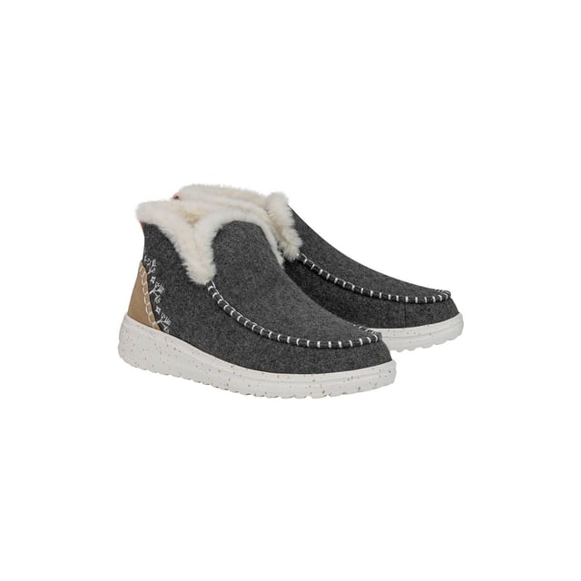 Faux shearling just hits different. Like, omg-these-are-cozier-than-my-slippers different. But hey, that's how the Denny Wool Faux Shearling bootie rolls. Heavy on style with plush wool and suede uppers.